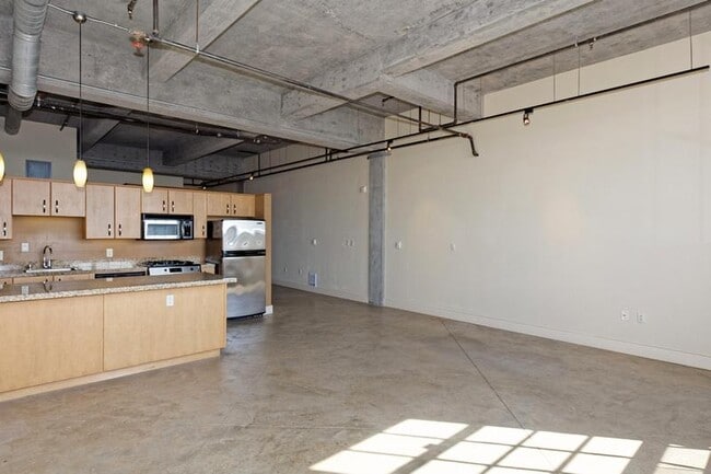 Building Photo - 201 4th St