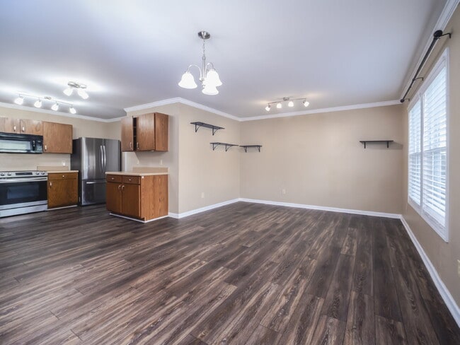 Building Photo - 910 Torsion Lane