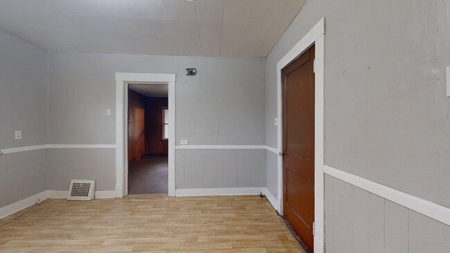 Building Photo - 3865 W 16th St