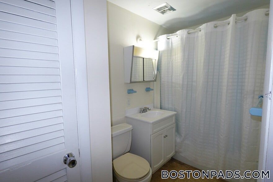 Building Photo - 122 Dustin St