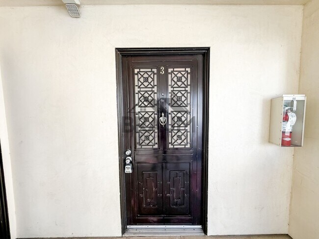 Building Photo - 1423 Franklin St