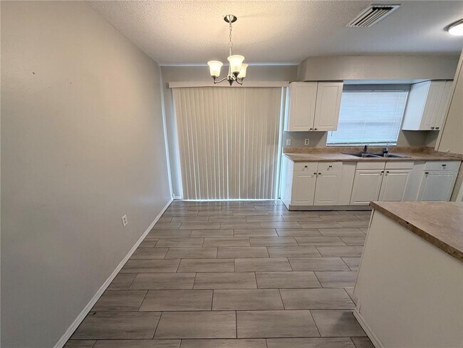 Building Photo - 651 Duncan Cir W