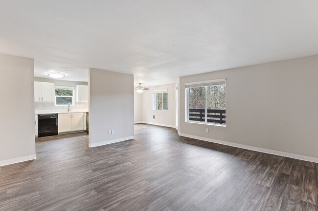 Building Photo - Large Two Bedroom Two Bath with Creek View! $1000 Off! Comes with Washer & Dryer!