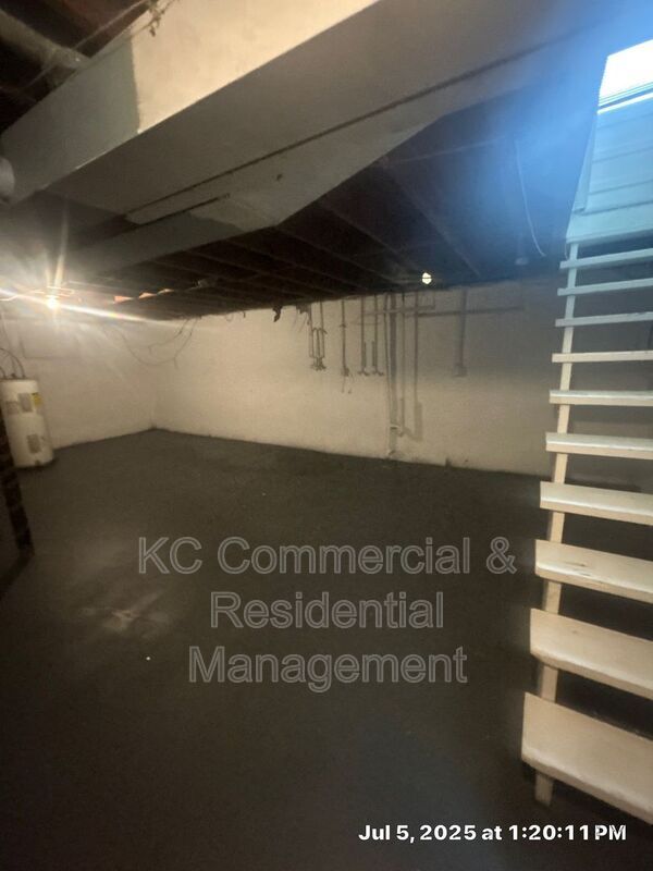 Building Photo - 1705 N Lynn St