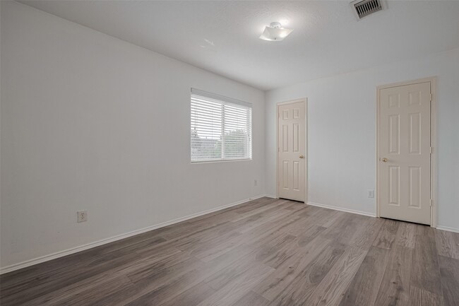 Building Photo - 6814 Shallow River Ct