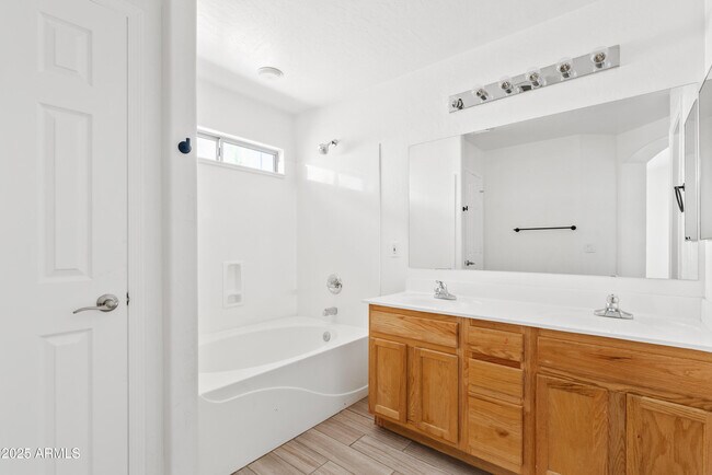 Building Photo - 3373 E Flamingo Ct