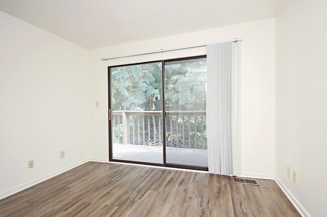 Building Photo - Huntington Village Townhome, Near UVA's North Grounds