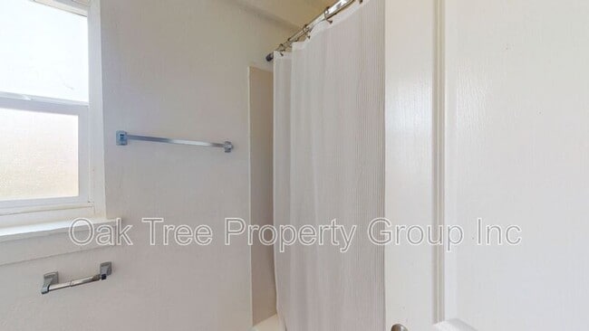 Building Photo - 6621 Bancroft Ave