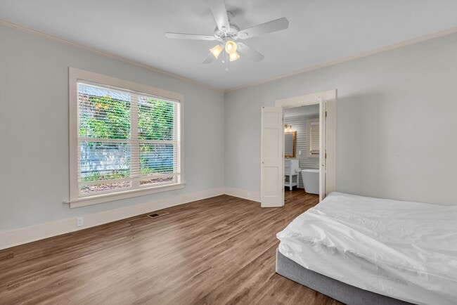 Building Photo - Renovated 3 Bedroom 3.5 Bath Home for Rent!