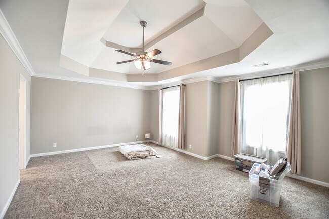 Building Photo - Pet Friendly in Woodlawn!