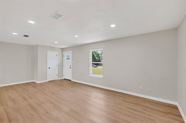 Building Photo - 208 Ponderosa Ln
