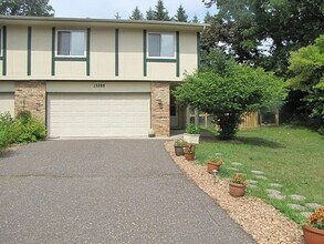 Building Photo - Great Eden Prairie location! 3 Bed/2 Bath ...