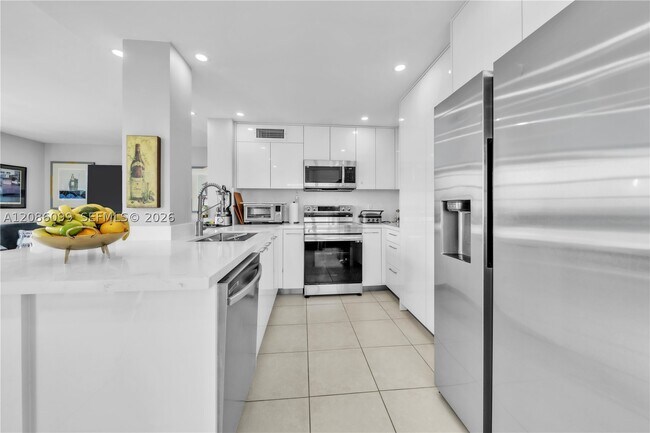 Building Photo - 3161 S Ocean Dr