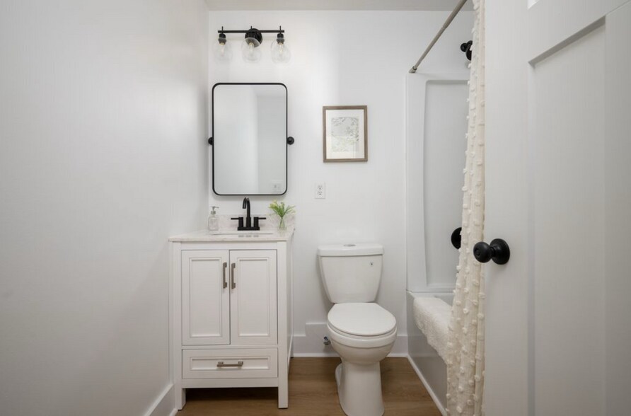 Building Photo - 3864 Esquire Ct