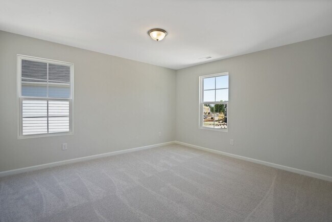 Building Photo - End Unit  Townhome | Open floor plan | 2 C...