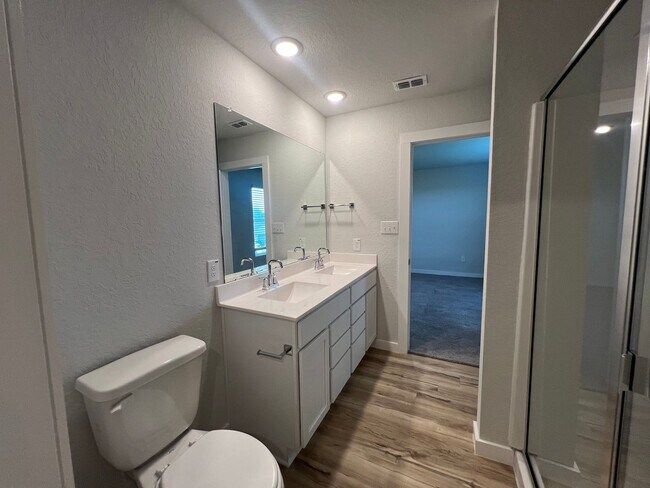 Building Photo - Spacious 3-Bedroom Home with Loft & Huge B...
