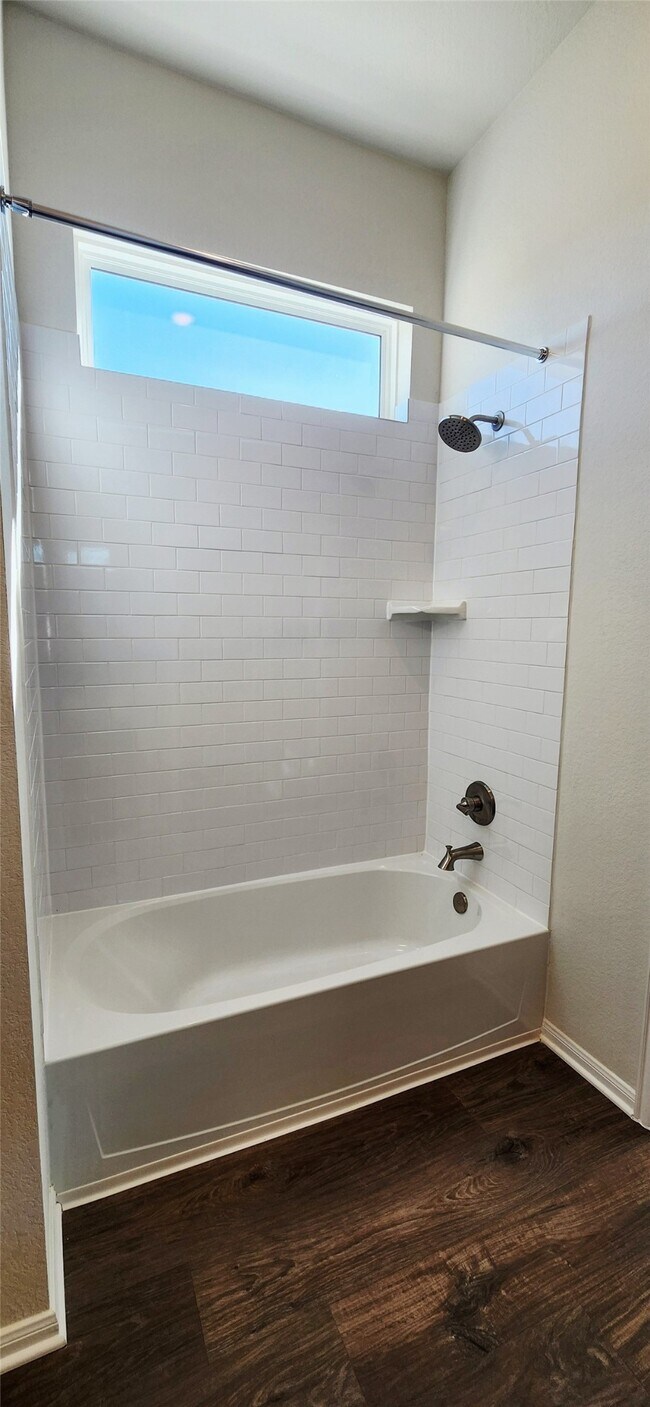 Building Photo - 406 Magnolia Ln