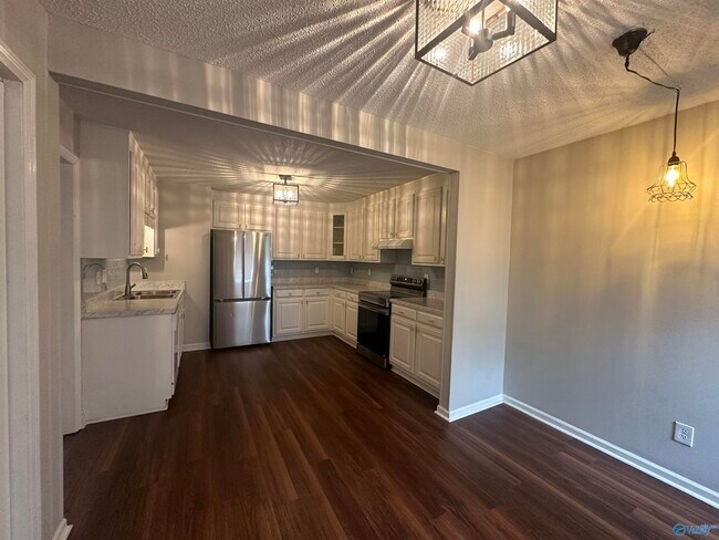 Building Photo - 3030 Dupree Dr SW