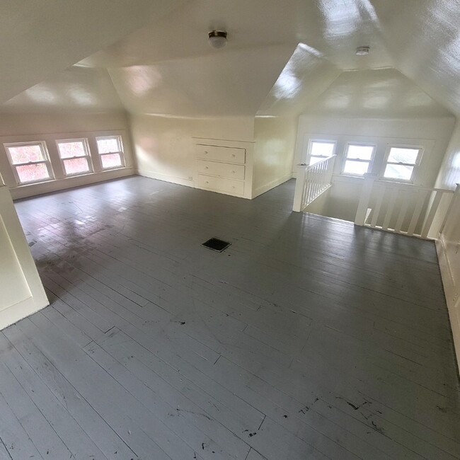 Building Photo - 348 Ruckel Rd