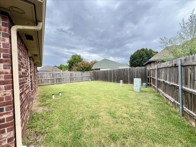 Building Photo - 2205 SW 93rd Pl