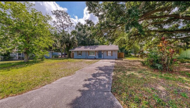 Primary Photo - 2122 Lake Blvd