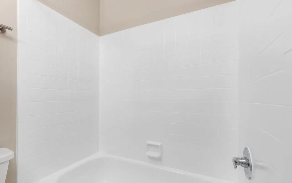 Building Photo - 1706 Ascot Way