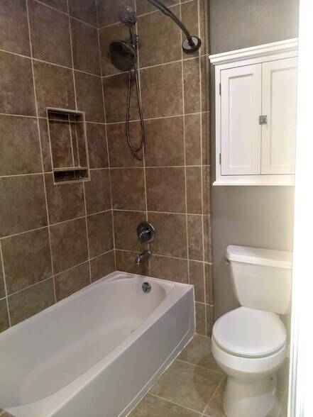 Building Photo - 16351 Petro Dr