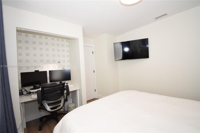 Building Photo - 794 San Remo Dr