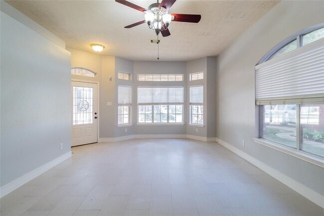 Building Photo - 6210 Pleasant Stream Dr