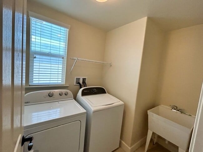 Building Photo - Newer Beautiful 4-Br/2.5-BA Home - Hoakalei Golf Course