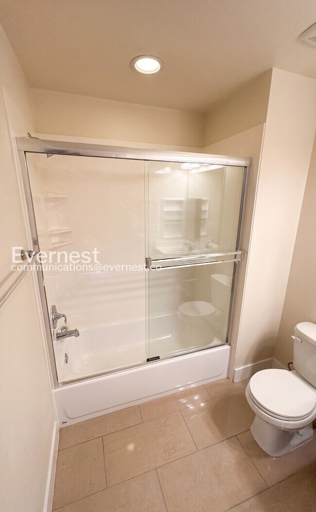 Building Photo - 3-Bed/3.5-Bath Townhome/ Available Now!