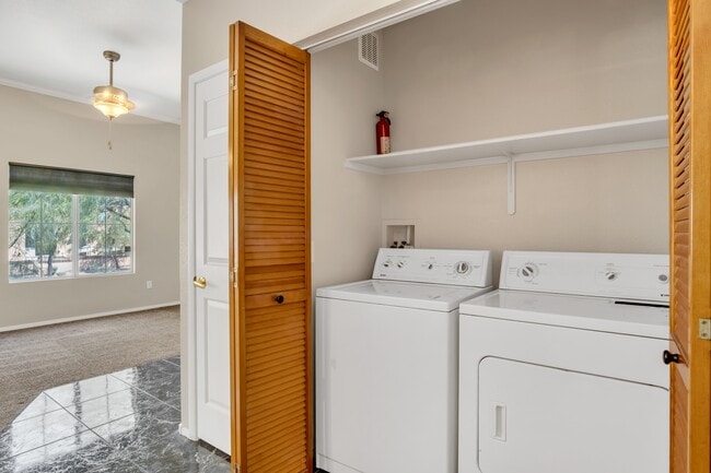 Building Photo - 10245 S Maryland Pkwy