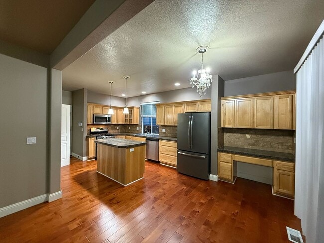 Building Photo - Beautiful 4B/3Ba Home in East Vancouver!