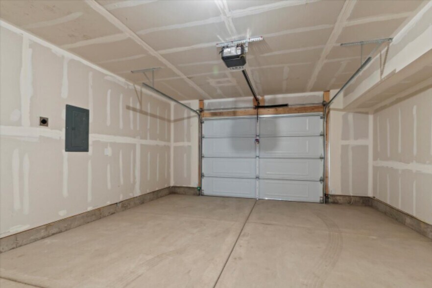 Building Photo - 1590 S 900 W