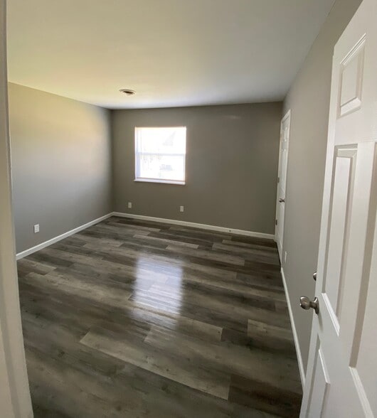 Building Photo - 109 Swan Dr