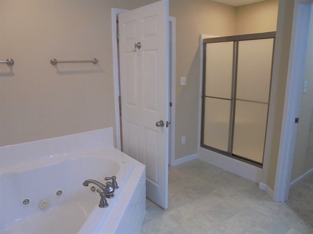 Building Photo - 5600 Gateswalk Ln