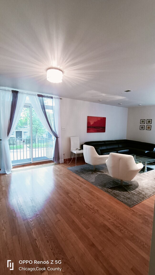 Building Photo - 5557 S Harper Ave