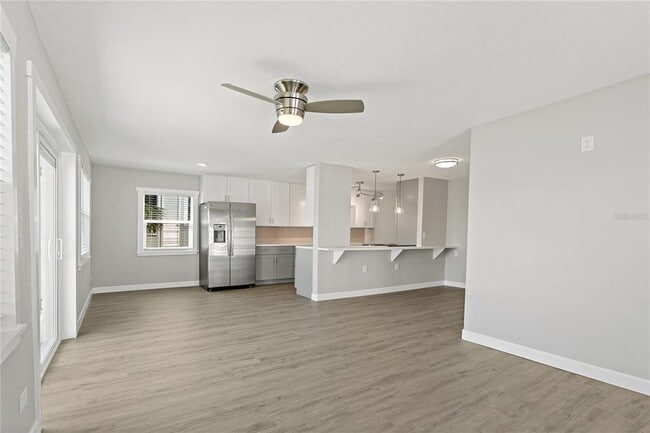 Building Photo - 8441 Bayshore Dr