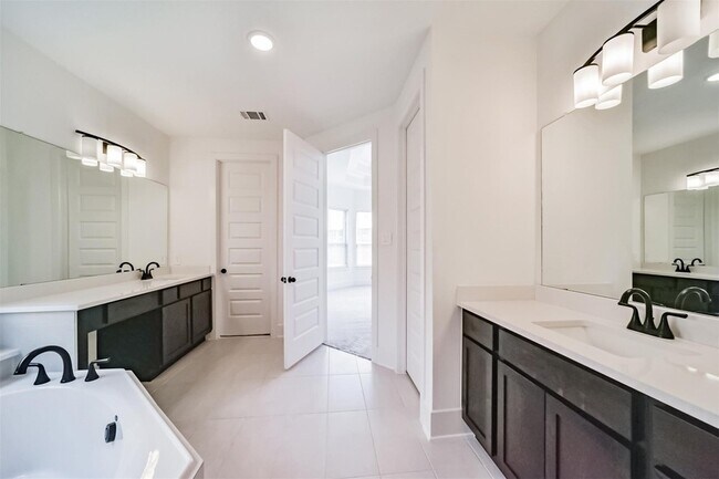 Building Photo - 17794 Misty Brk Ln