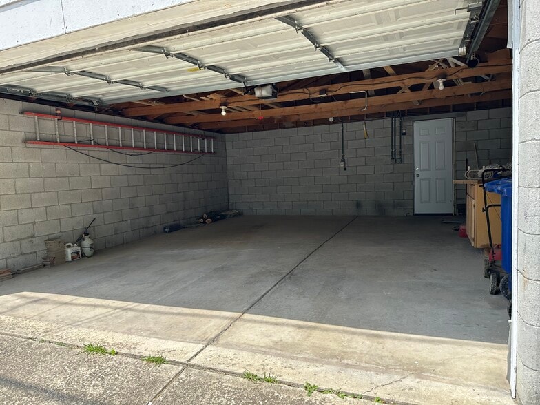 Garage - 784 Carpenter St