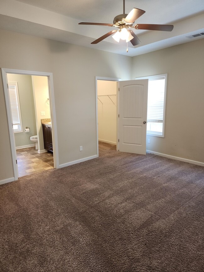 Building Photo - 4016 Pensacola Way