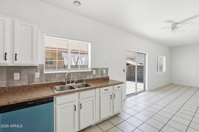 Building Photo - 1026 W Libra Dr