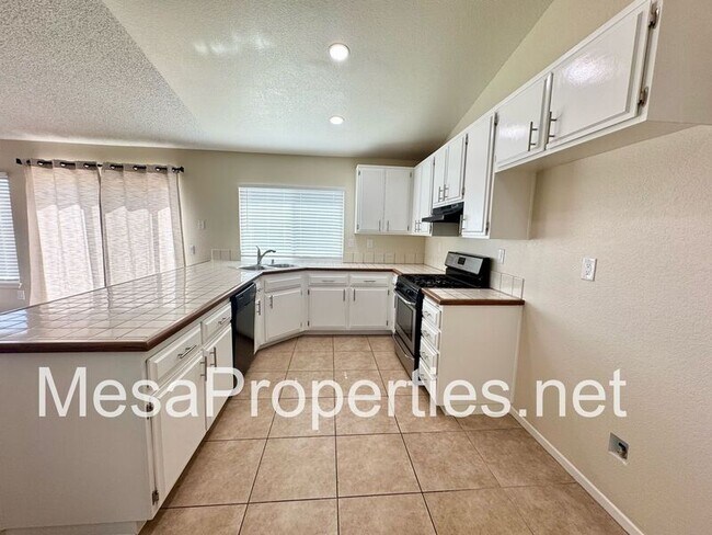 Building Photo - 12550 Kristina Ct