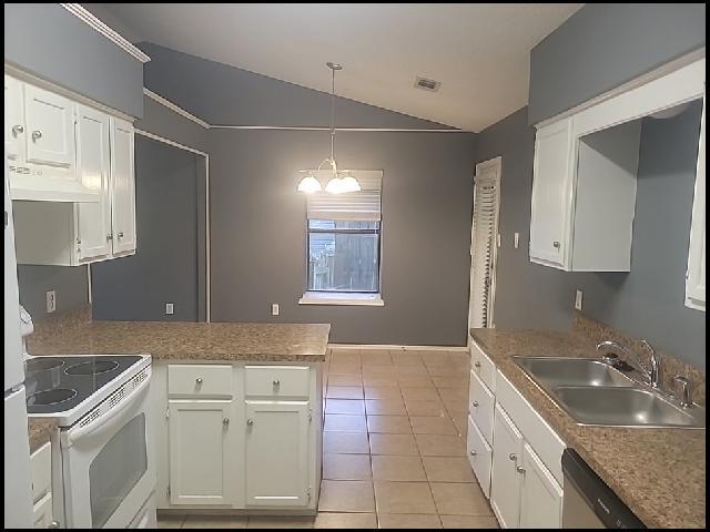 Building Photo - 1702 Calgary Trail