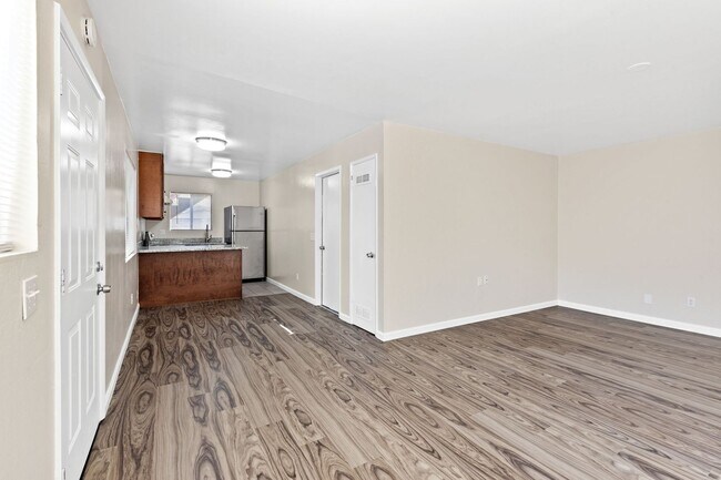 Building Photo - 400-402 Underhill Drive