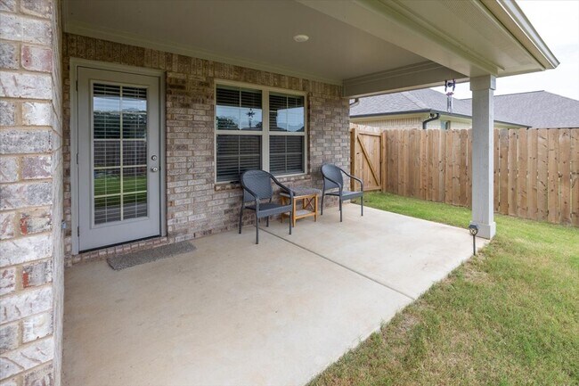 Building Photo - 5961 Uselton Dr