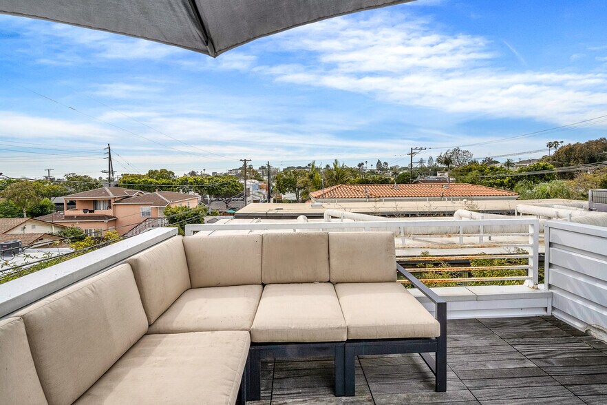 Views all around - 718 Marine St