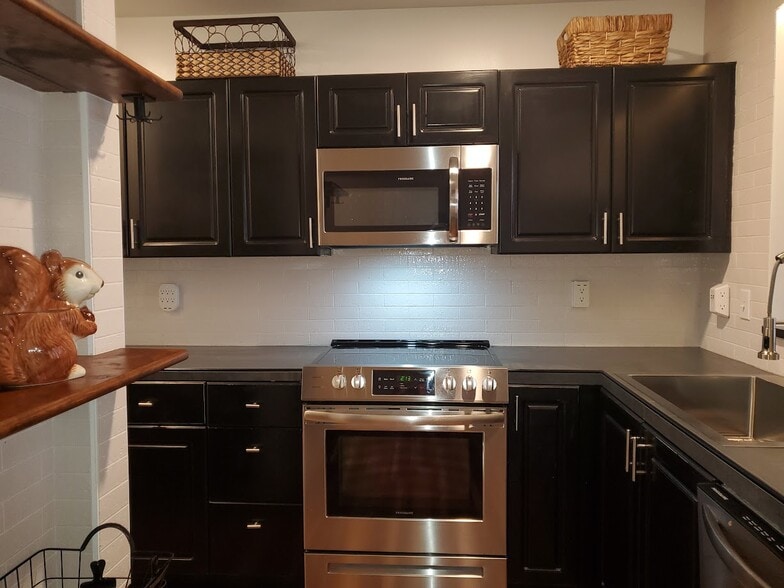 Ample Cabinet Storage - 311 N 2nd St