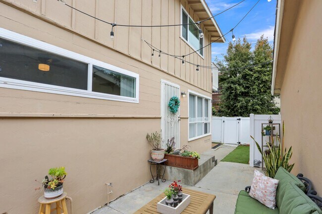 Building Photo - 1818 Diamond St