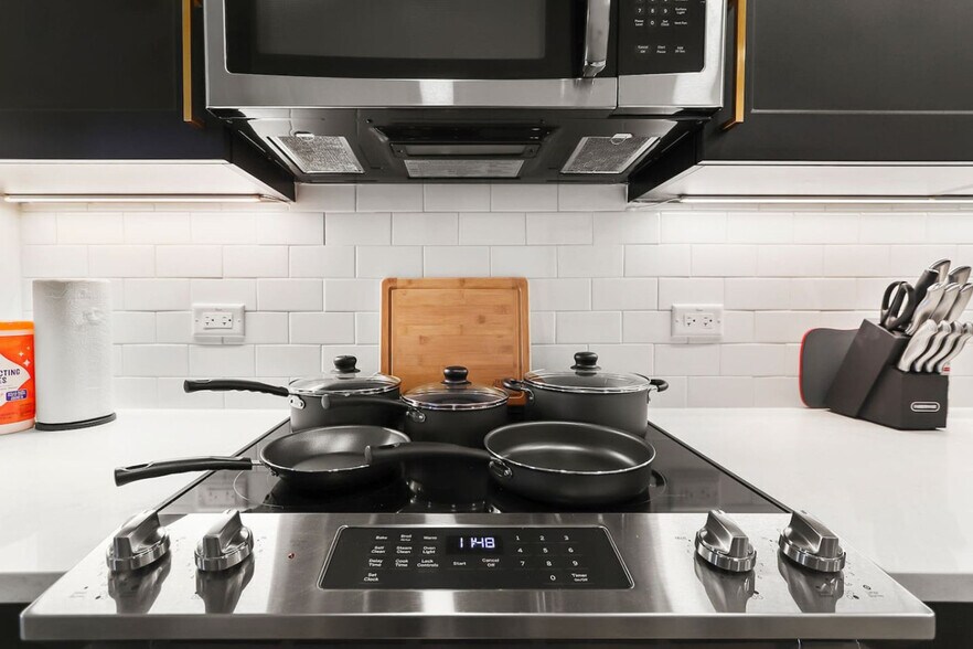 Building Photo - 2317 W Grace St